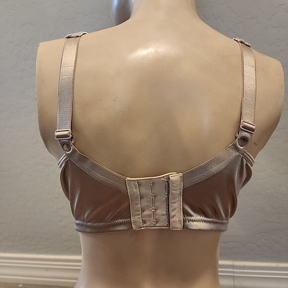 Playtex Bra 40DDD Nude Wireless Unlined 4745 - Picture 2 of 3